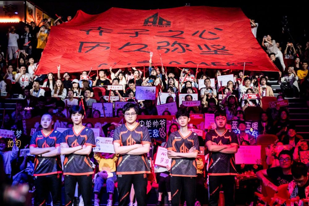 LOL英文流赛后整活：北美赛区就是最快上飞机的赛区