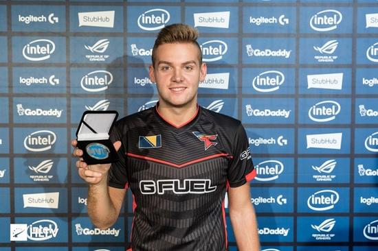 外媒League On Lock近日给出了他们评选的春季赛第十周全球各战队综合实力排名