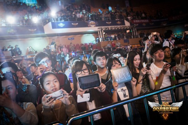 银河的独特技能，圣僧，在团队战中踢了元神，一击杀死阿卡丽，赢回了一局